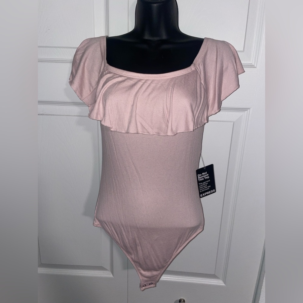 Express medium two chic ways top with snap bottom